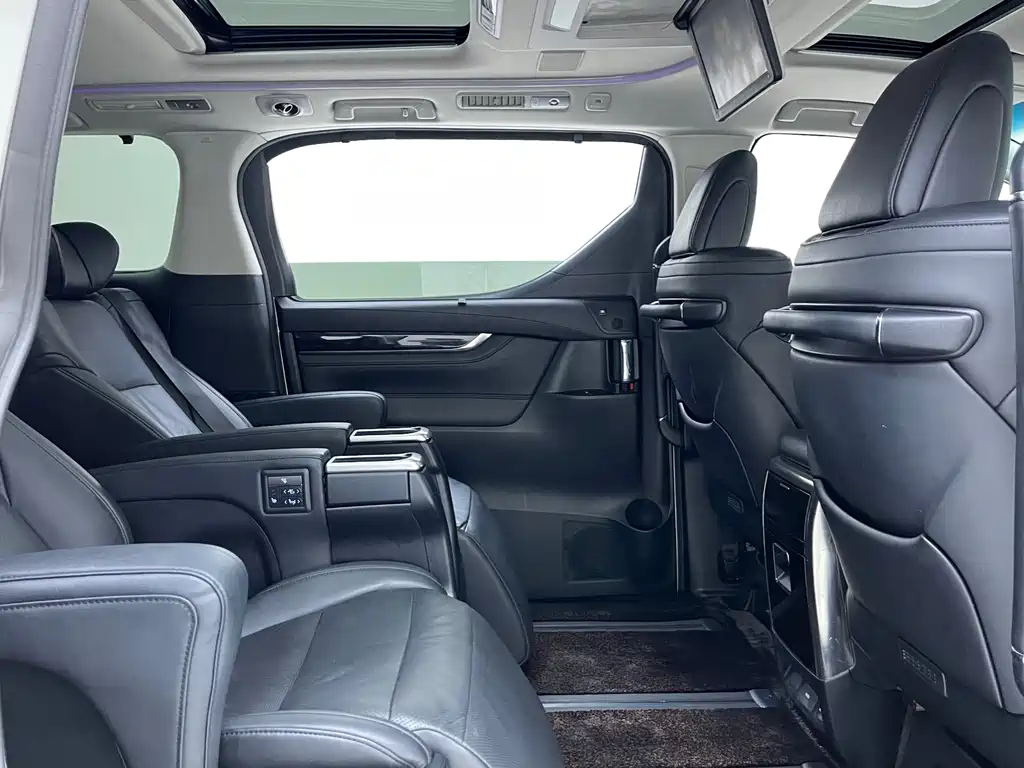 Toyota Vellfire — миниатюра 7