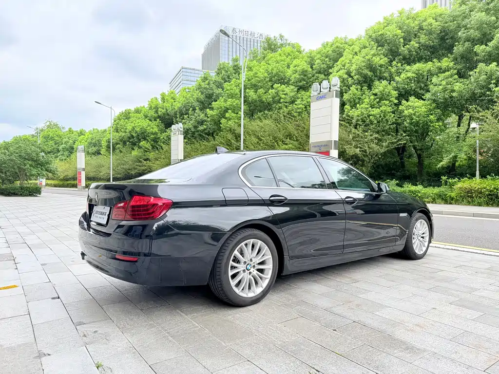 BMW 5 Series — миниатюра 6