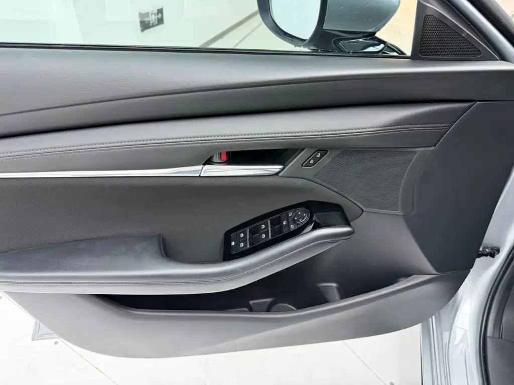 Mazda 3 Axela — миниатюра 11