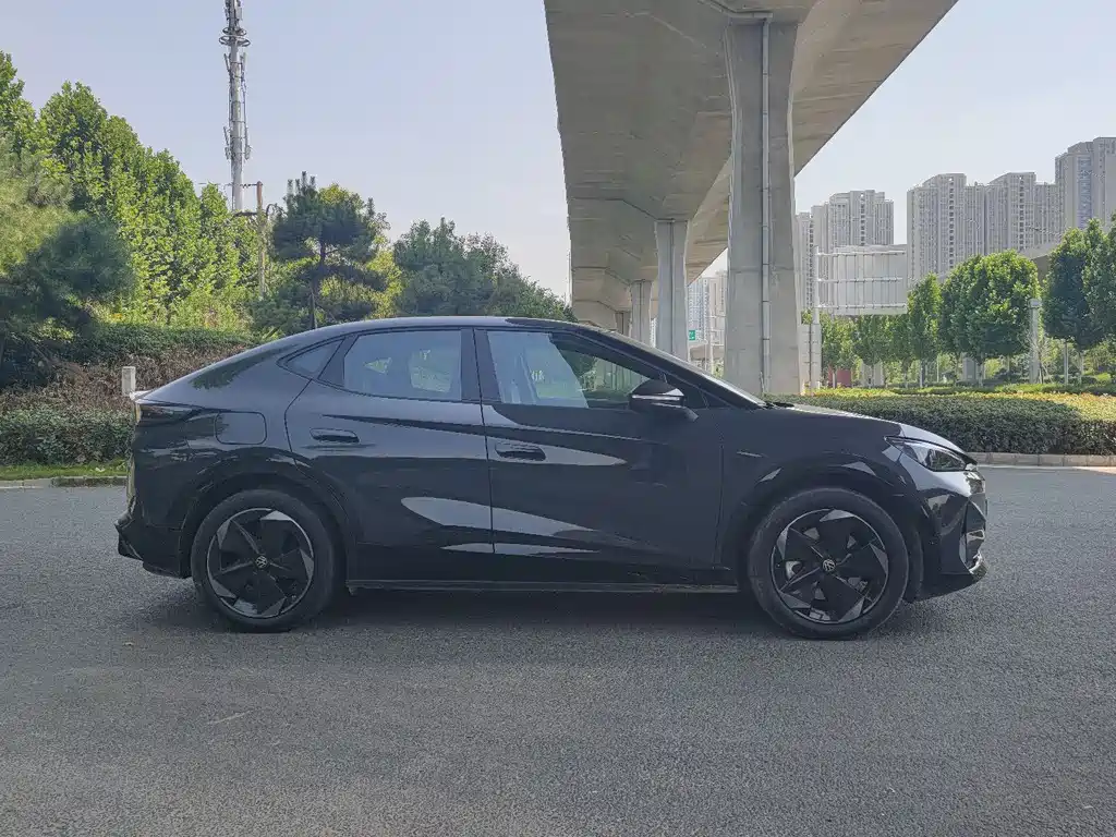 Volkswagen 06 2025 Ultra