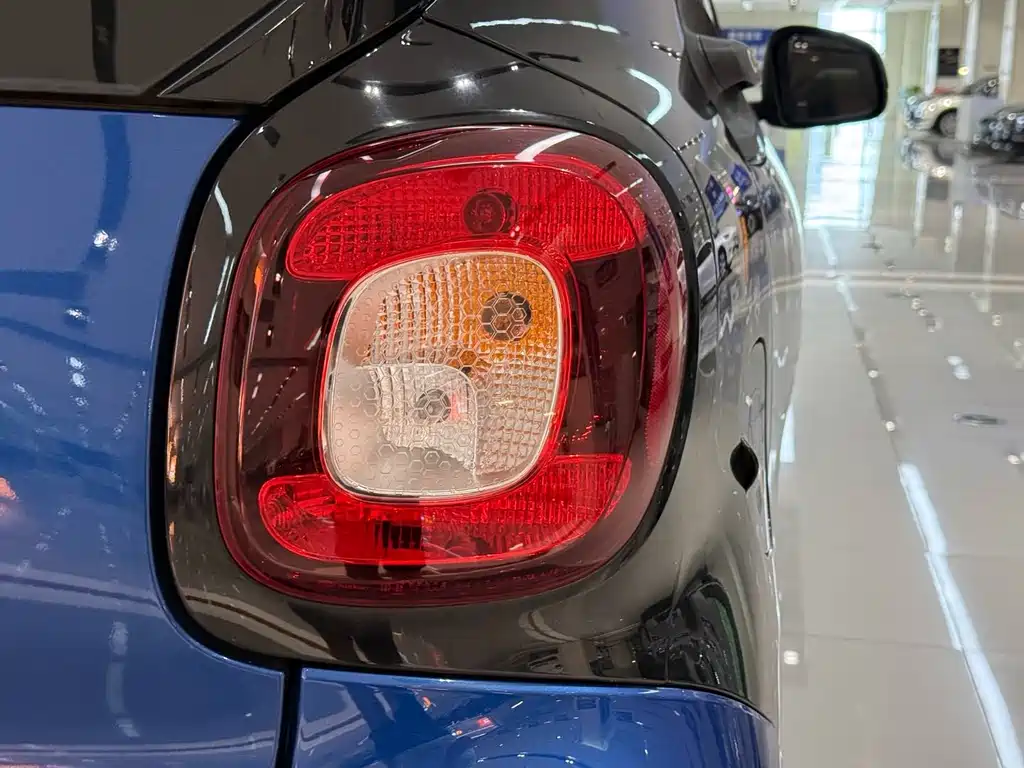 smart Smart Fortwo — миниатюра 12