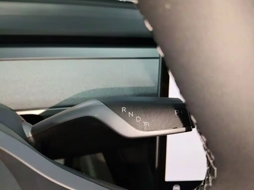 Tesla Model Y — миниатюра 14