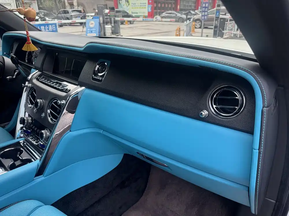 Rolls-Royce Cullinan — миниатюра 11