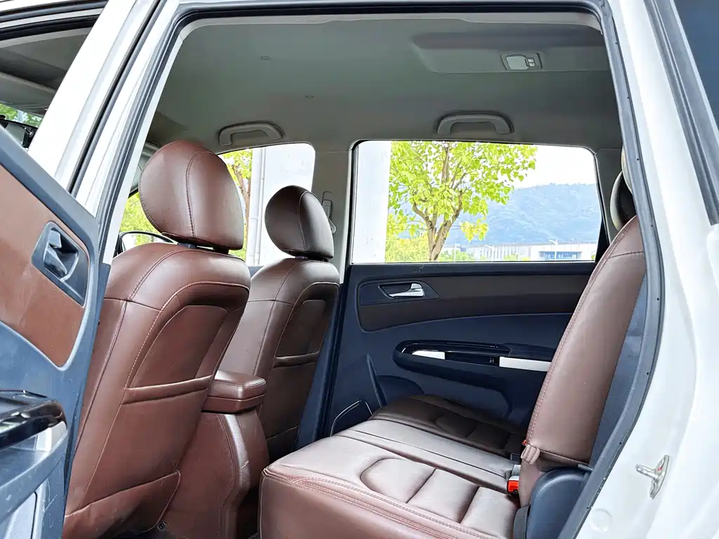 Haima Familia MPV — миниатюра 6