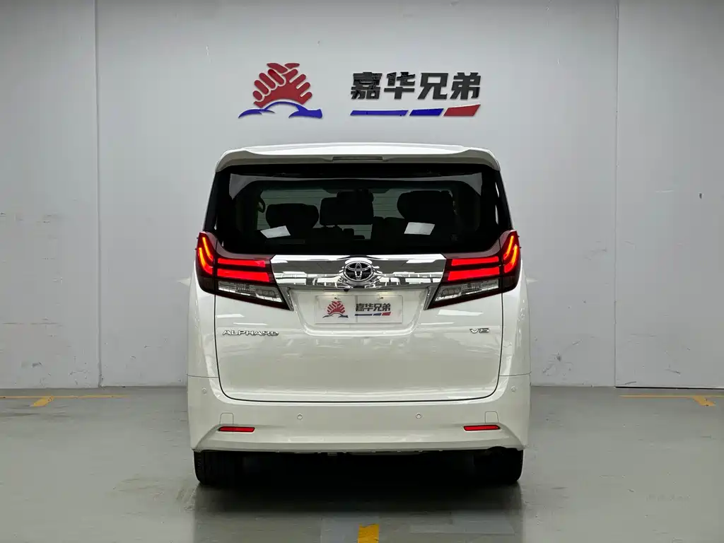 Toyota Alphard — миниатюра 10