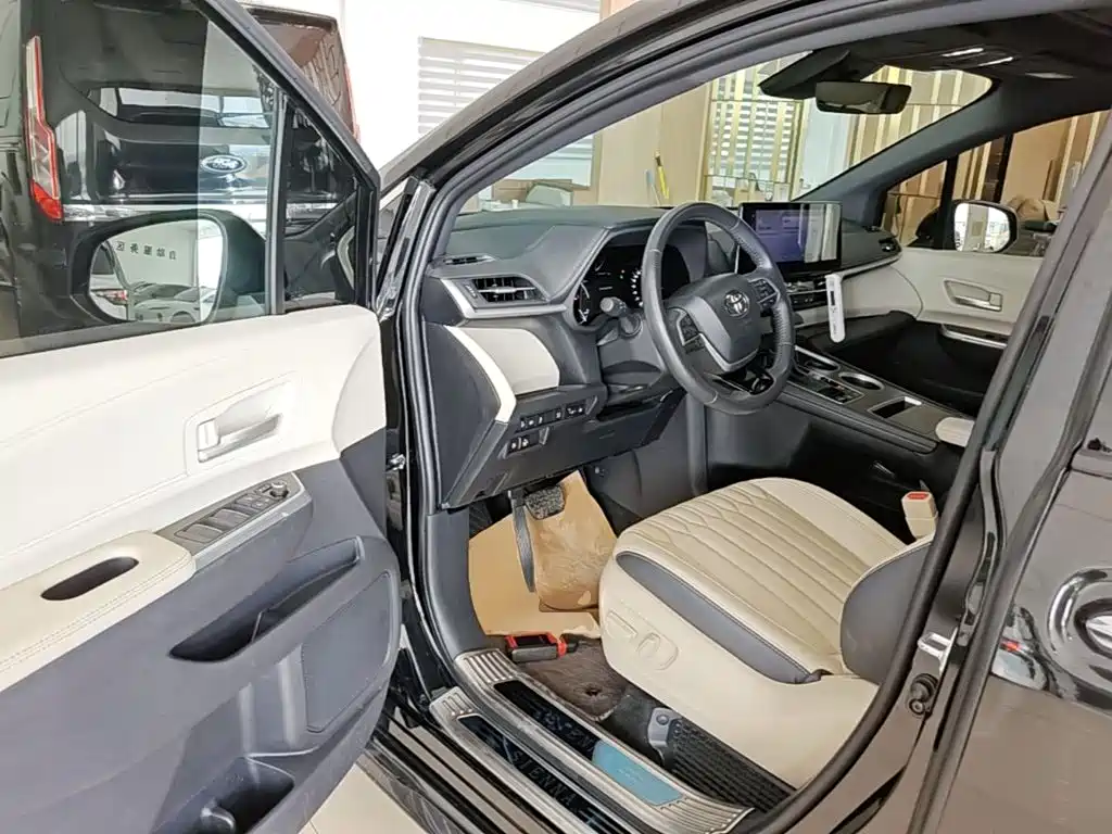 Toyota Sienna — миниатюра 16