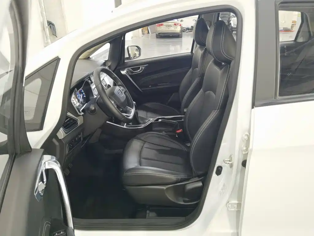 Geely Vision X3 — миниатюра 10
