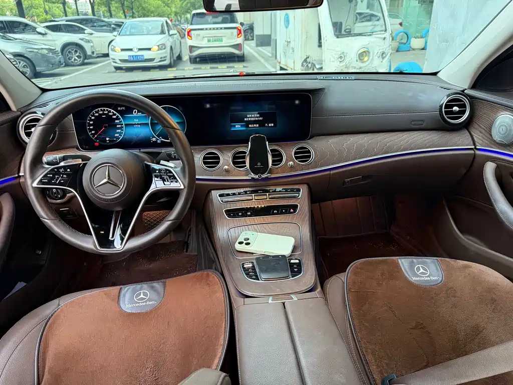 Mercedes-Benz E-Class — миниатюра 11