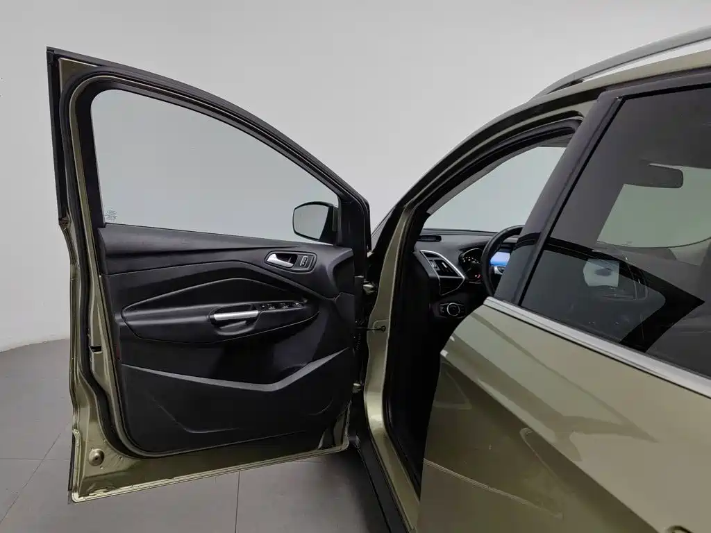 Ford Kuga — миниатюра 8