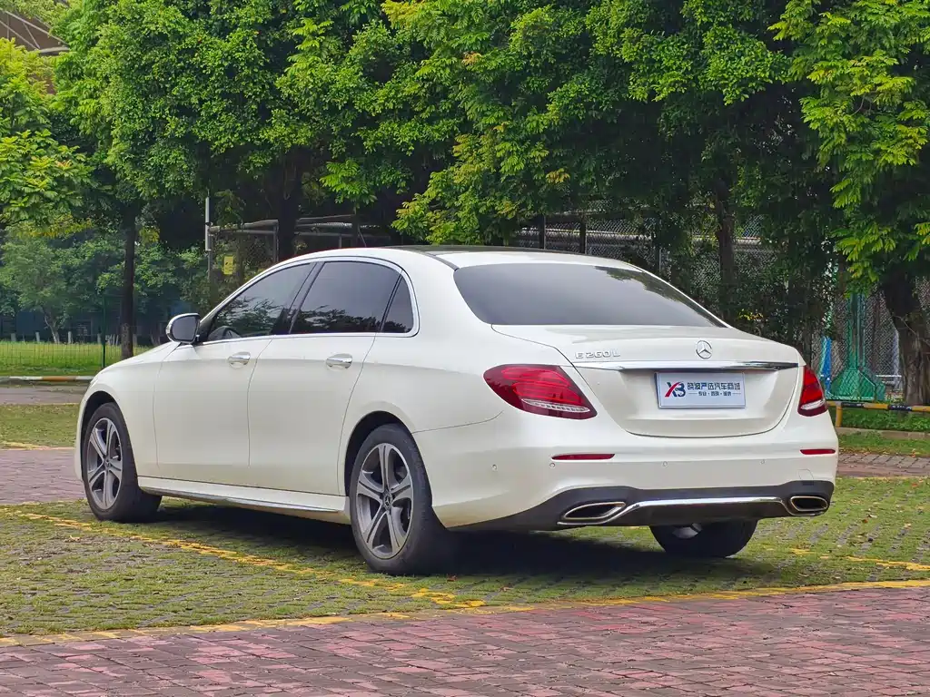 Mercedes-Benz E-Class — миниатюра 8