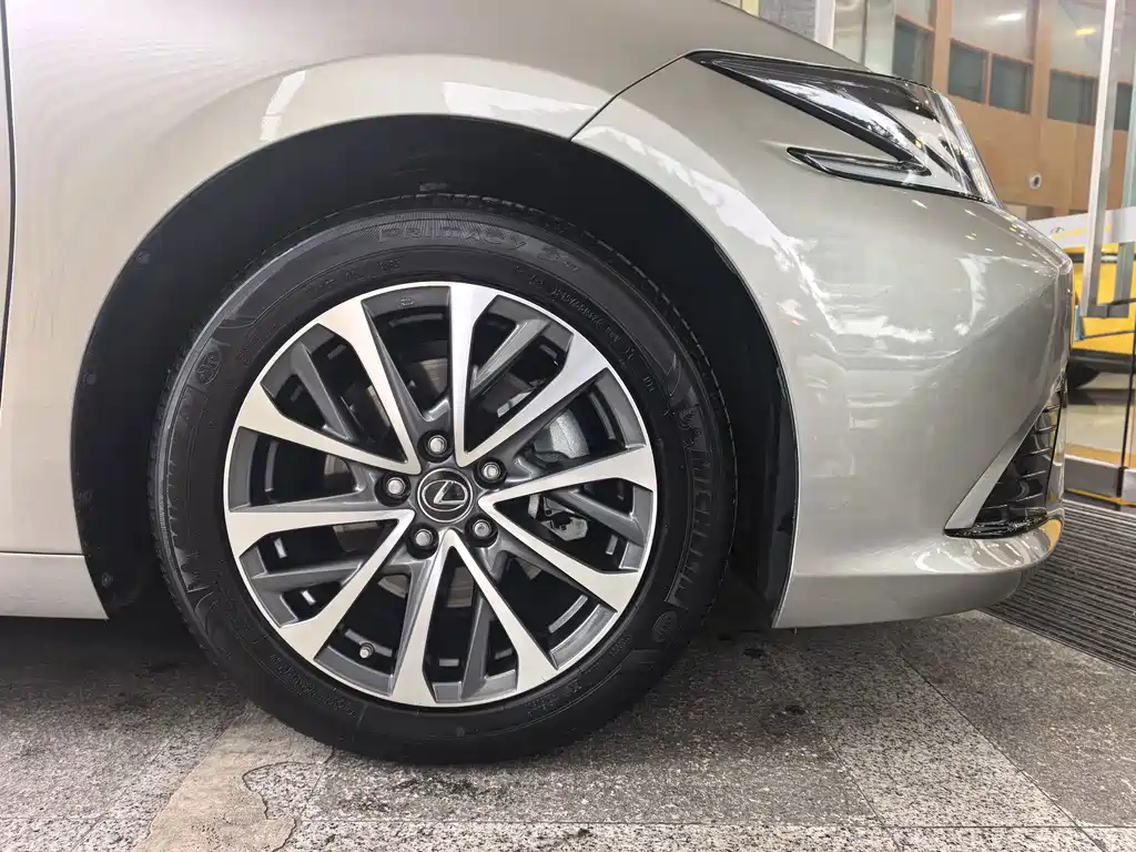 Lexus ES — миниатюра 7