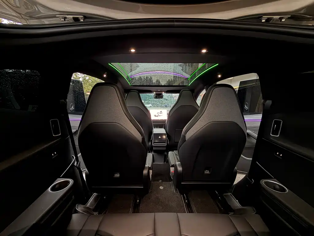 Tesla Model Y L — миниатюра 12