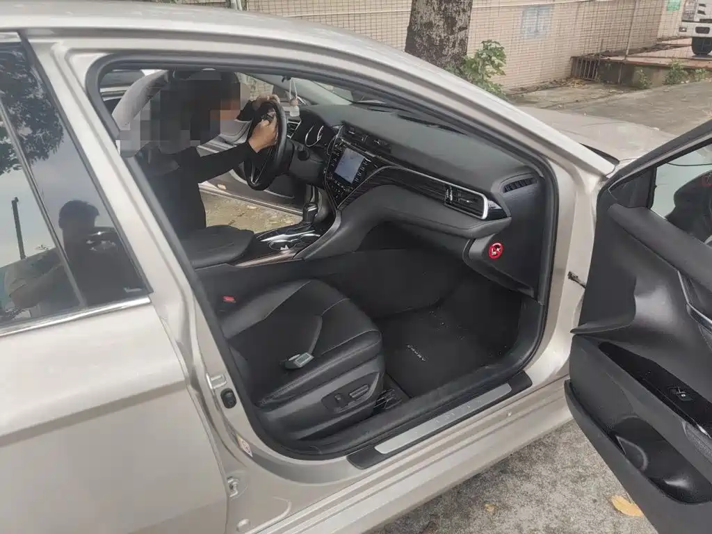 Toyota Camry — миниатюра 19