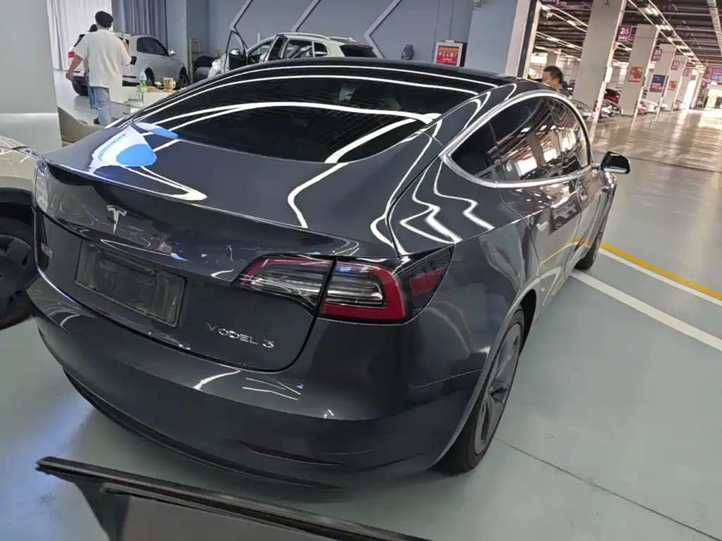 Tesla Model 3 — миниатюра 7
