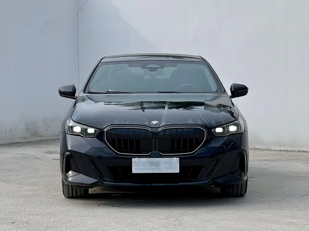 BMW 5 Series — миниатюра 2