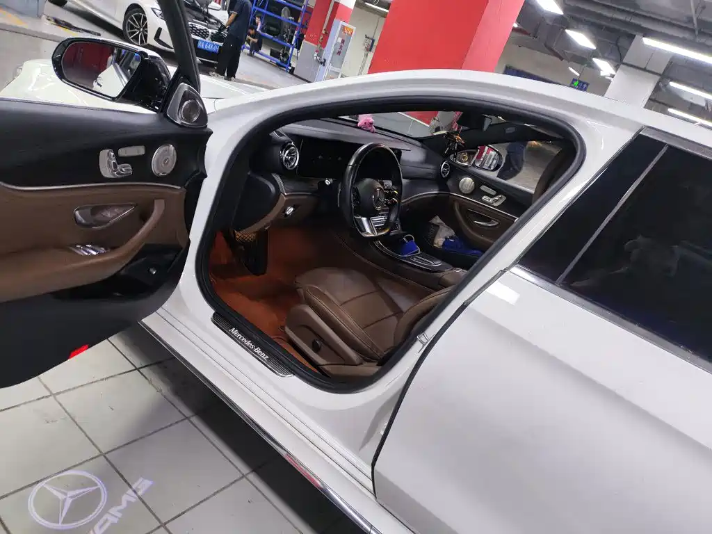 Mercedes-Benz E-Class — миниатюра 3
