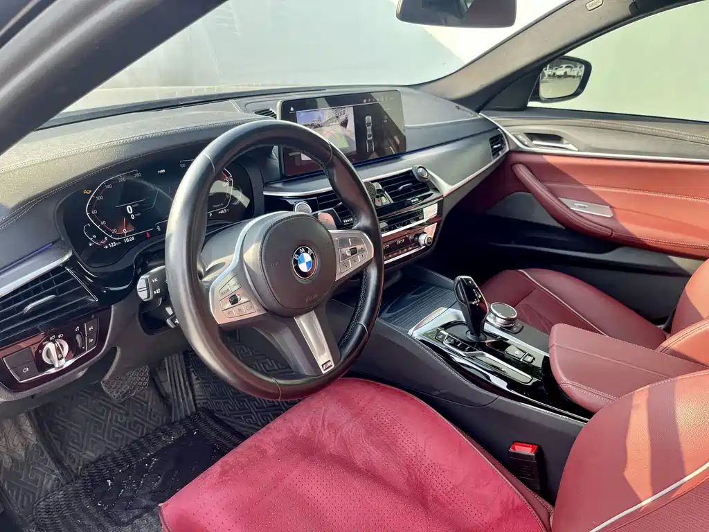 BMW 5 Series — миниатюра 7