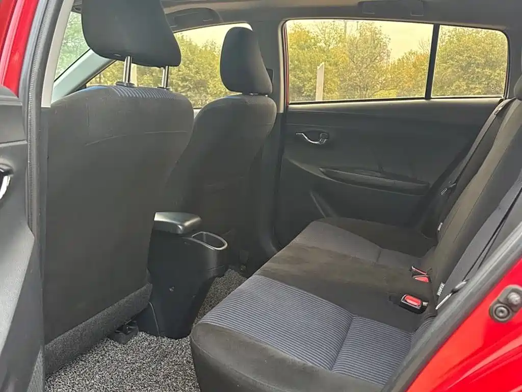 Toyota Yaris L — миниатюра 7