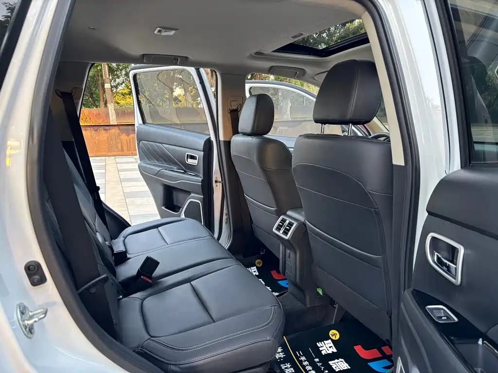 Mitsubishi Outlander — миниатюра 18