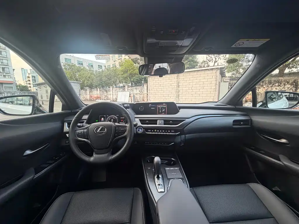 Lexus UX New Energy — миниатюра 6