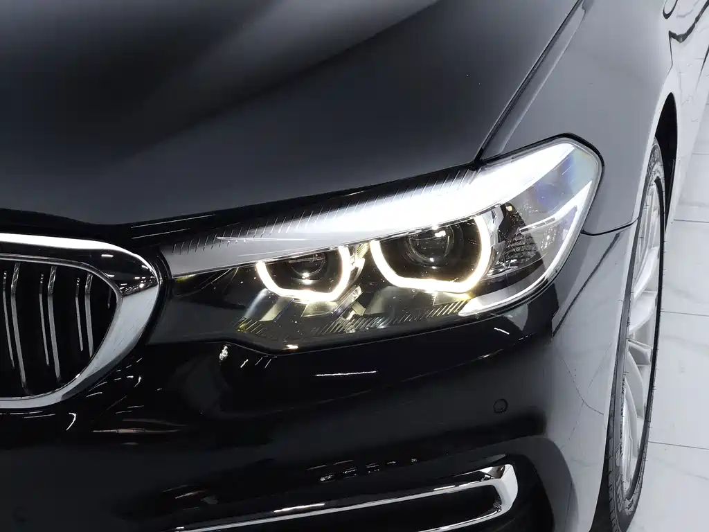 BMW 5 Series — миниатюра 21