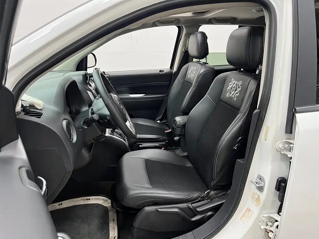 Jeep Compass (Import) — миниатюра 7