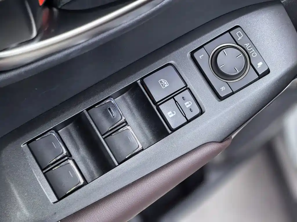 Lexus NX — миниатюра 20
