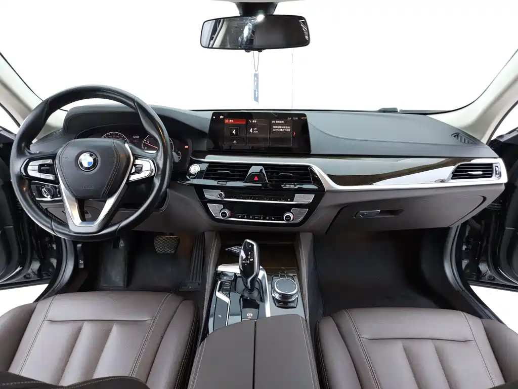 BMW 5 Series — миниатюра 7