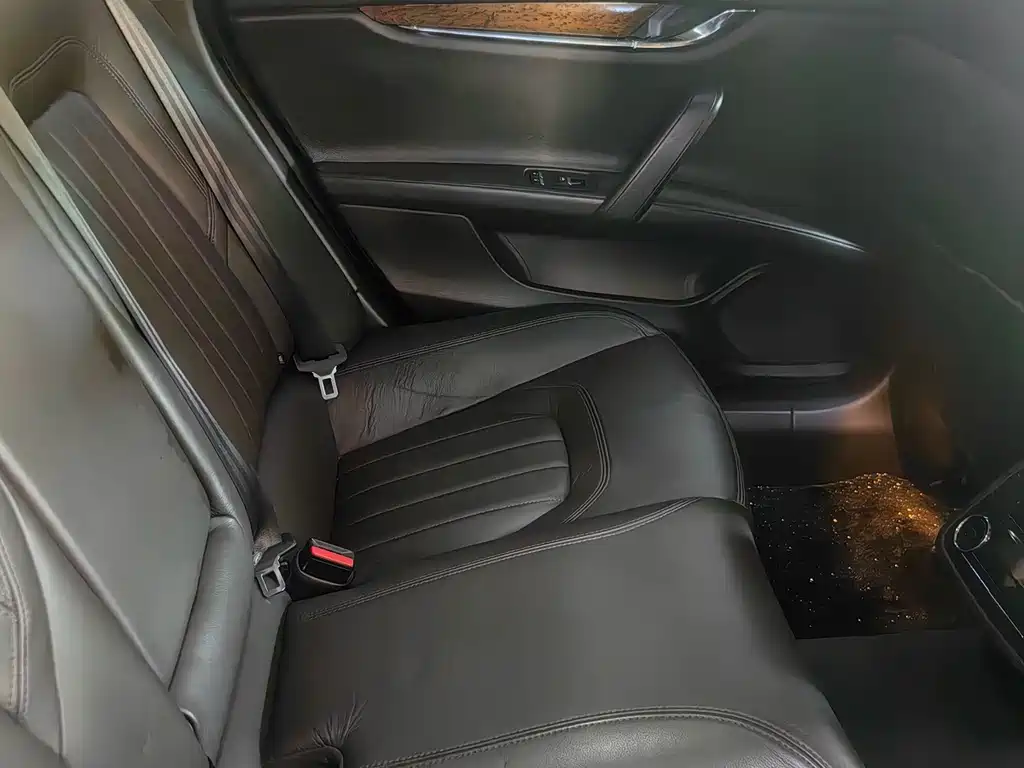 Maserati Quattroporte — миниатюра 16