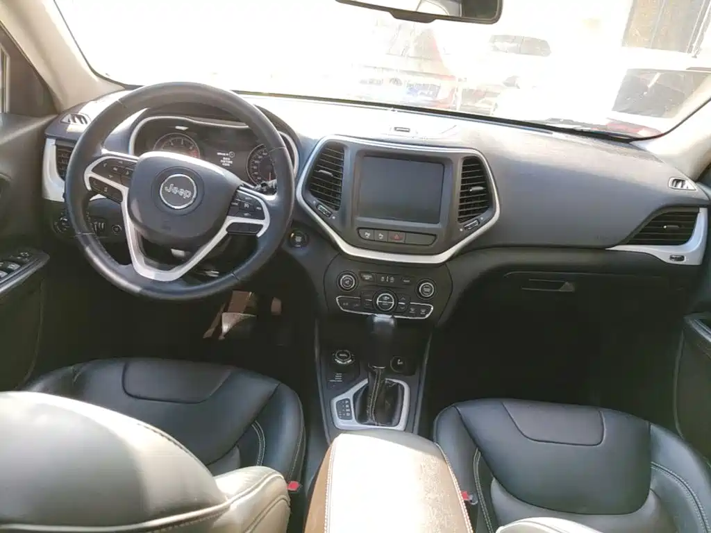 Jeep Cherokee — миниатюра 10