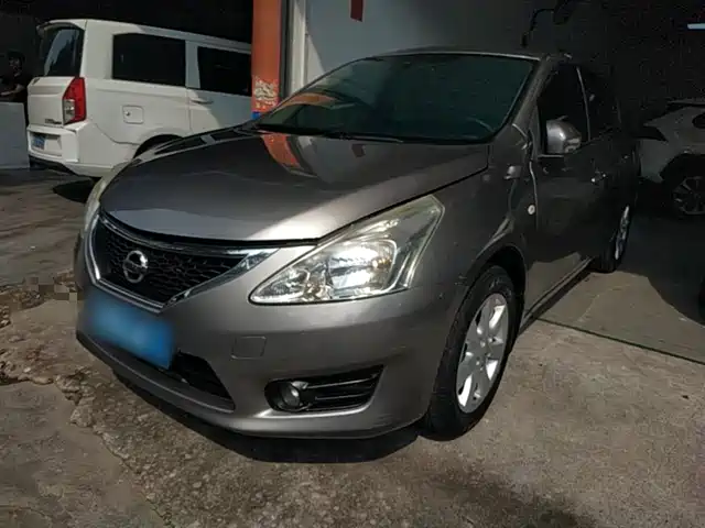 2015 Nissan Tiida