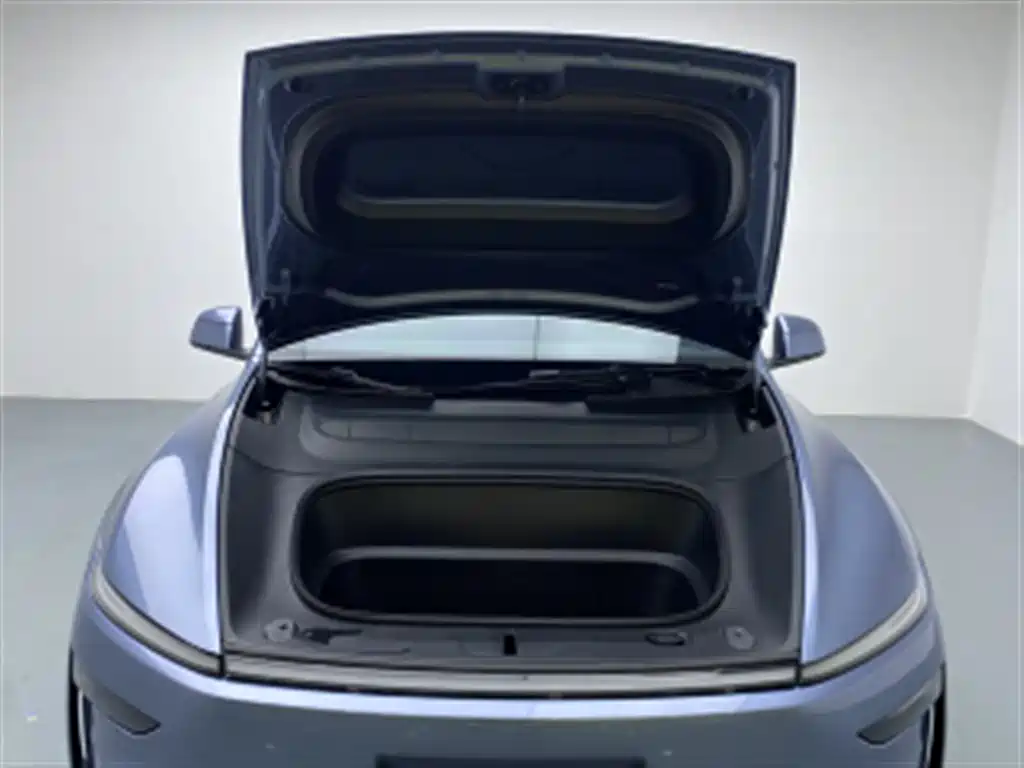 Tesla Model Y — миниатюра 16