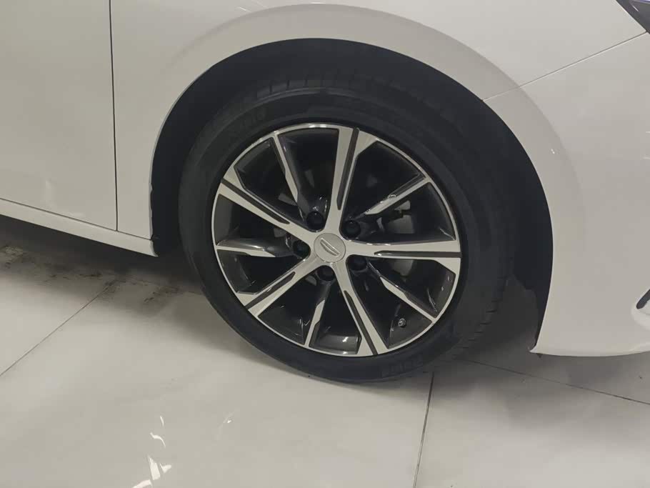 BMW 1 Series 1.5 л 2024 г. Белый, пробег 40300 км
