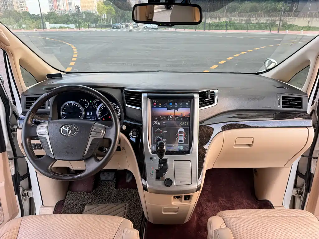 Toyota Alphard — миниатюра 14