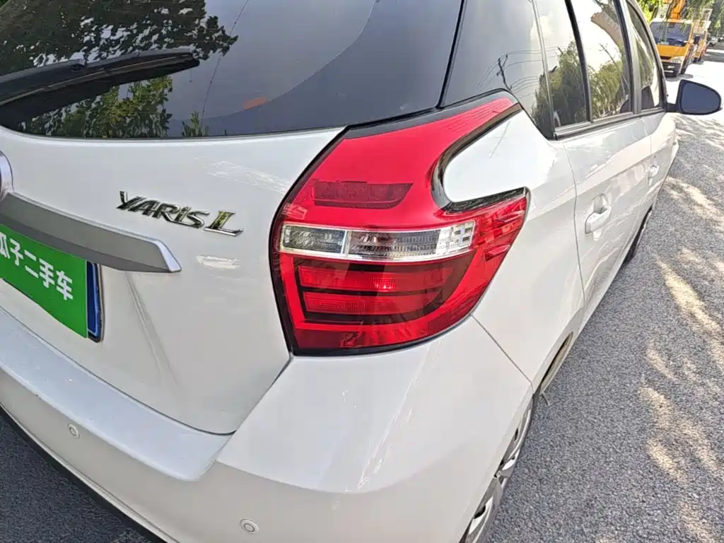 Toyota Yaris L — миниатюра 8