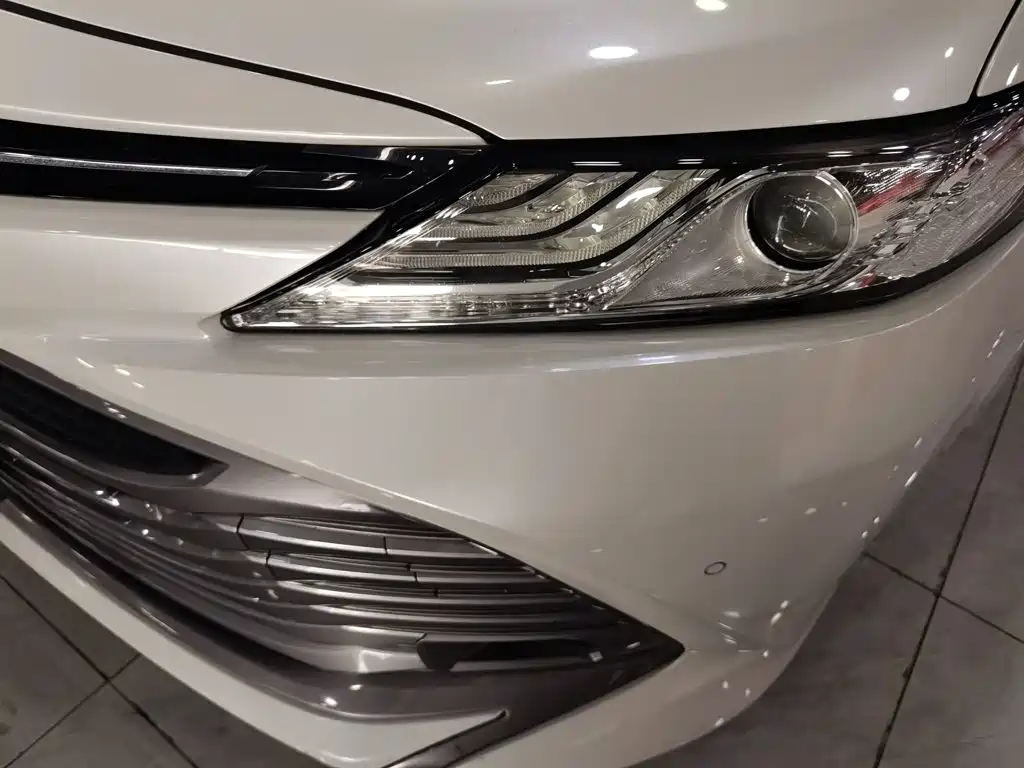 Toyota Camry — миниатюра 18