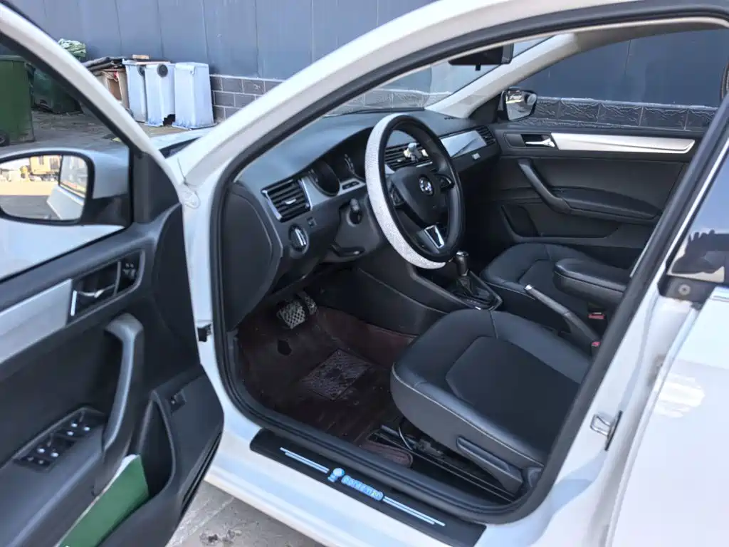Skoda Rapid — миниатюра 9