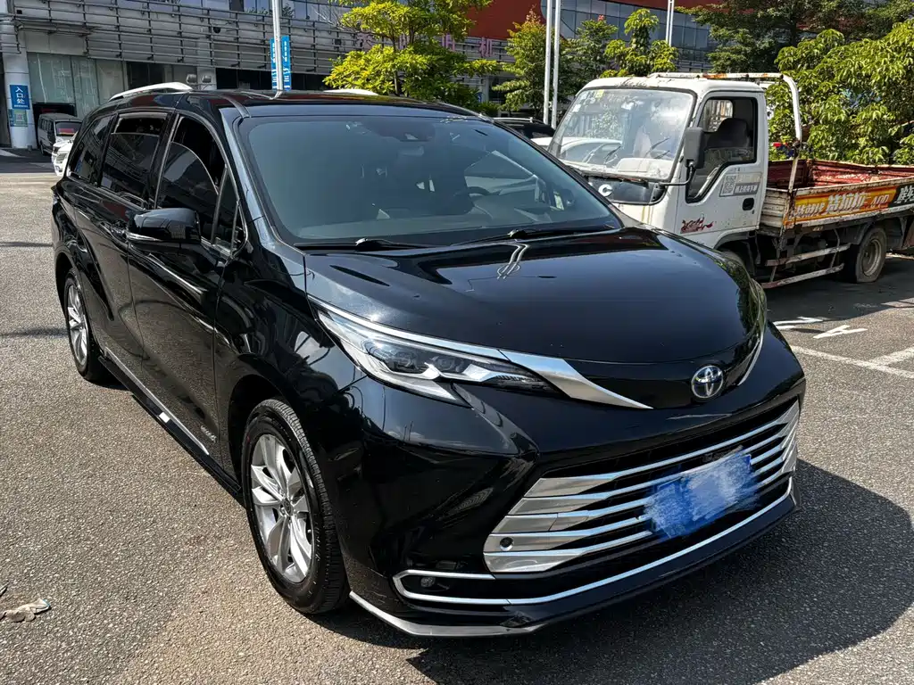 Toyota Sienna — миниатюра 2