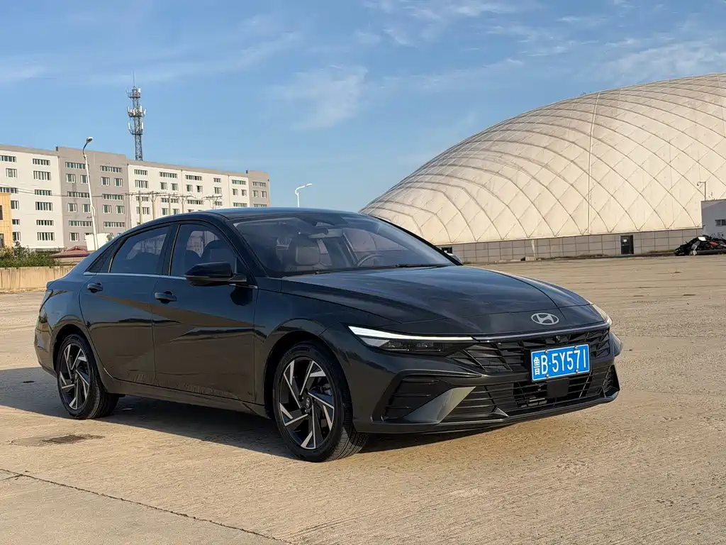 Hyundai Elantra — миниатюра 3