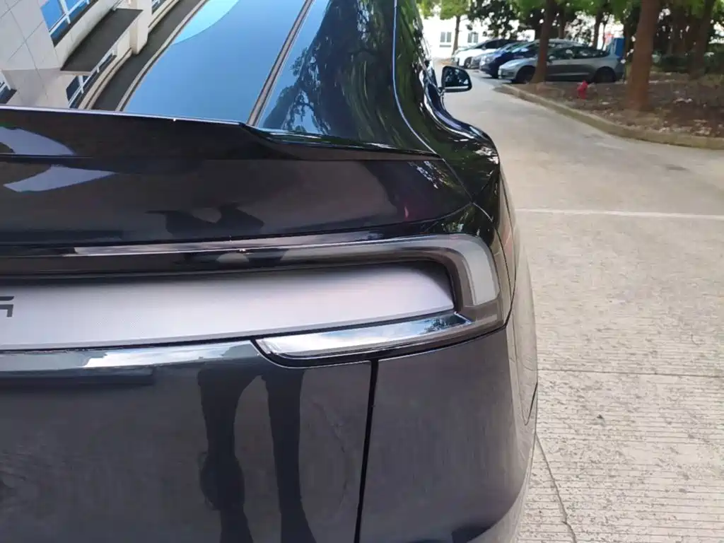 Tesla Model Y L — миниатюра 8