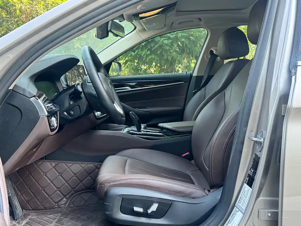 BMW 5 Series — миниатюра 9