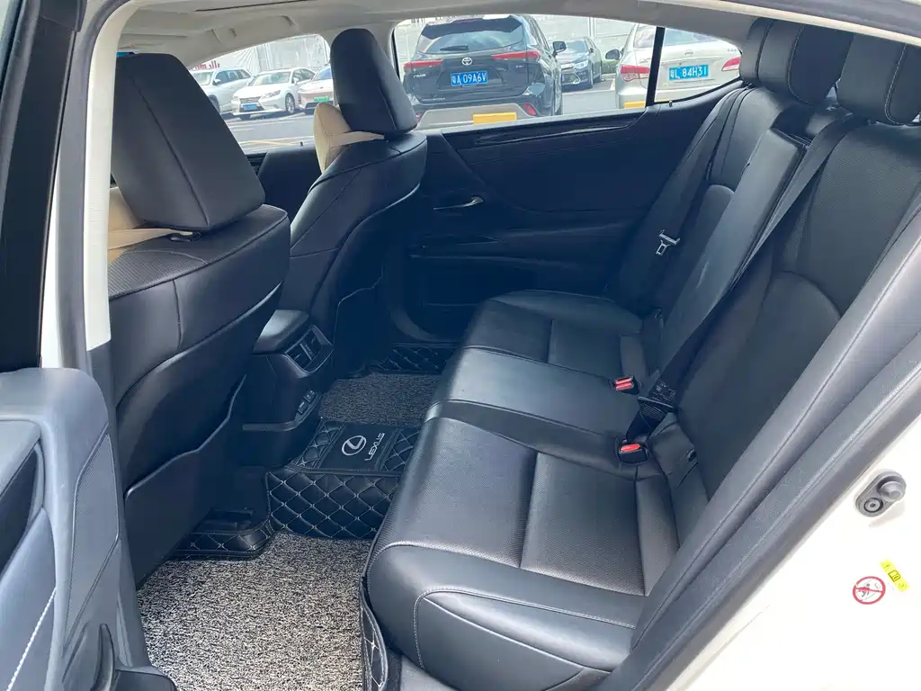 Lexus ES — миниатюра 7