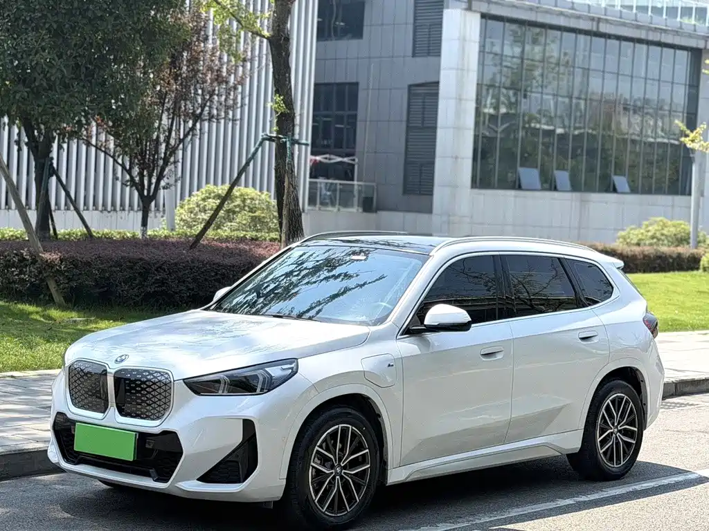 BMW iX1
