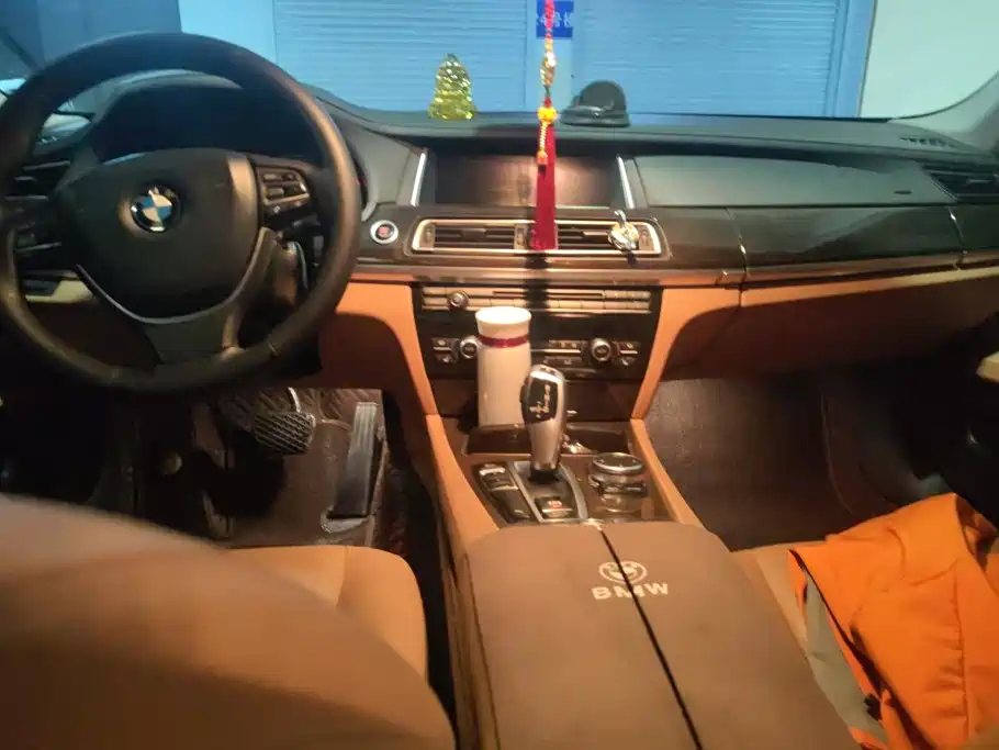 BMW 7 Series — миниатюра 16