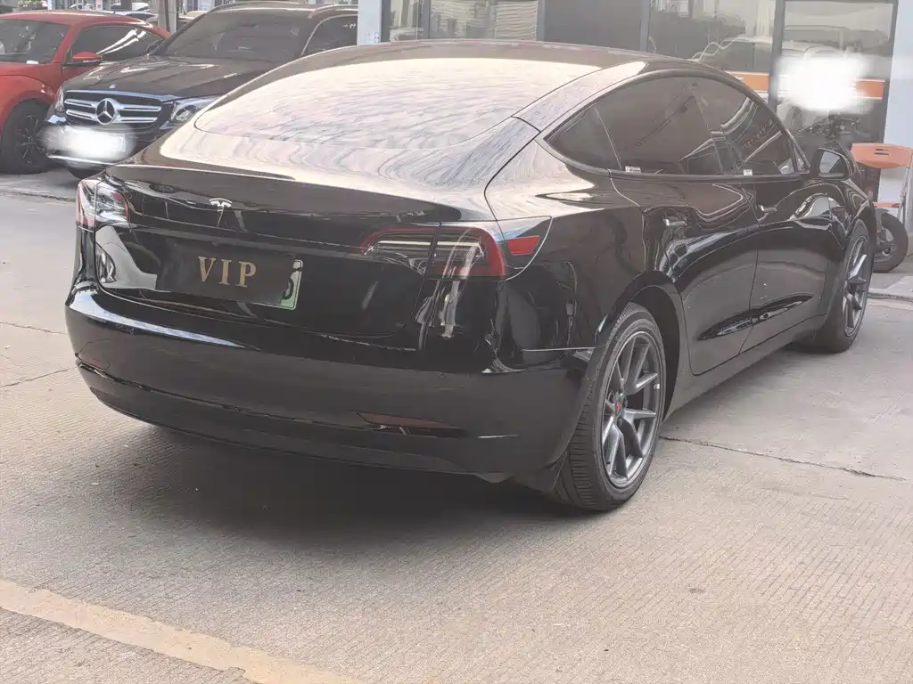 Tesla Model 3 — миниатюра 7