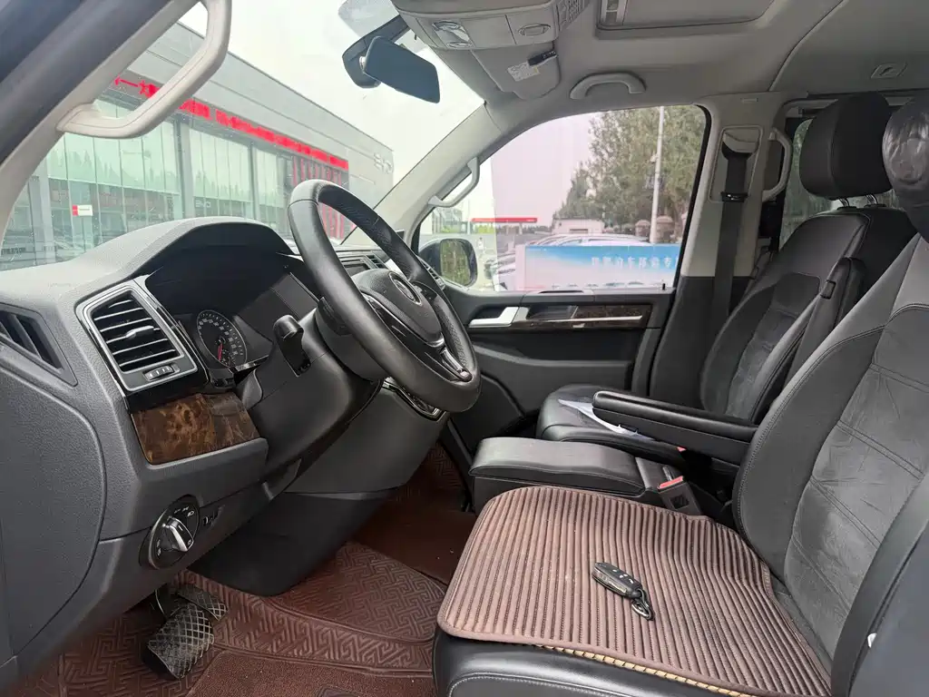 Volkswagen Multivan — миниатюра 4