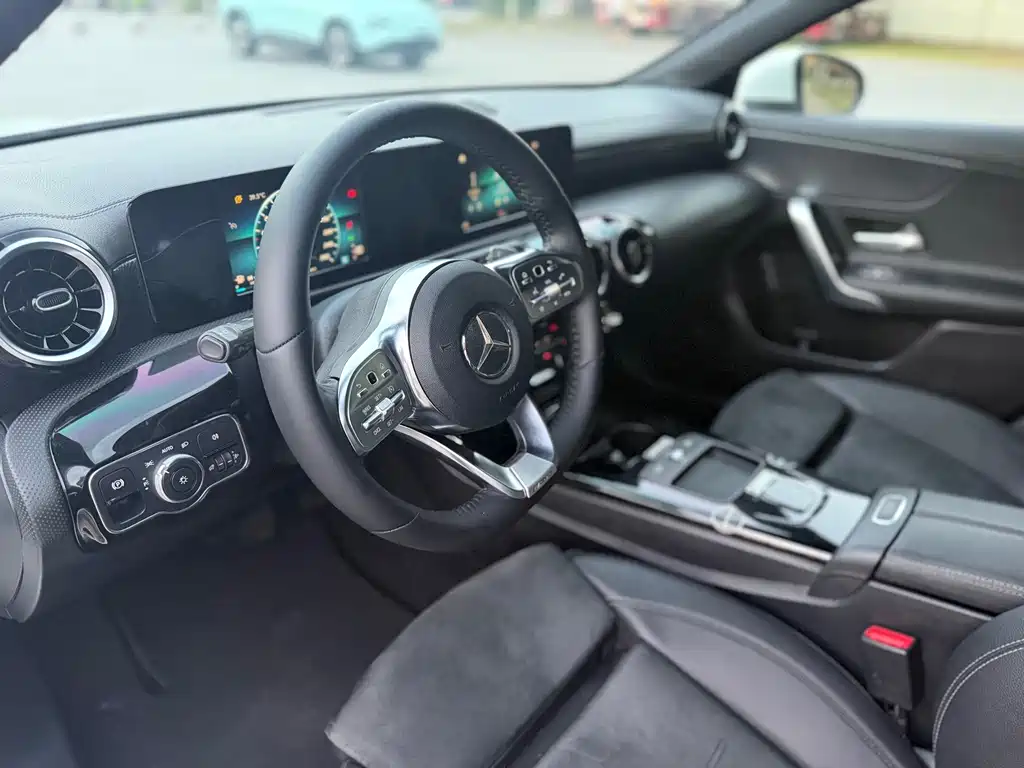 Mercedes-Benz A-Class — миниатюра 7