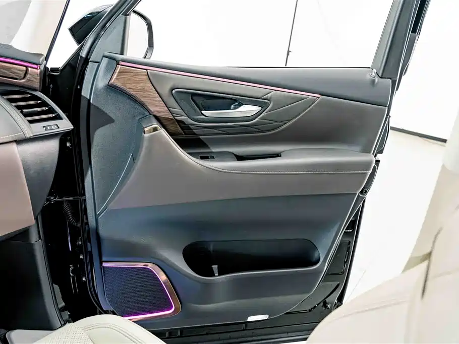 Toyota Vellfire — миниатюра 16
