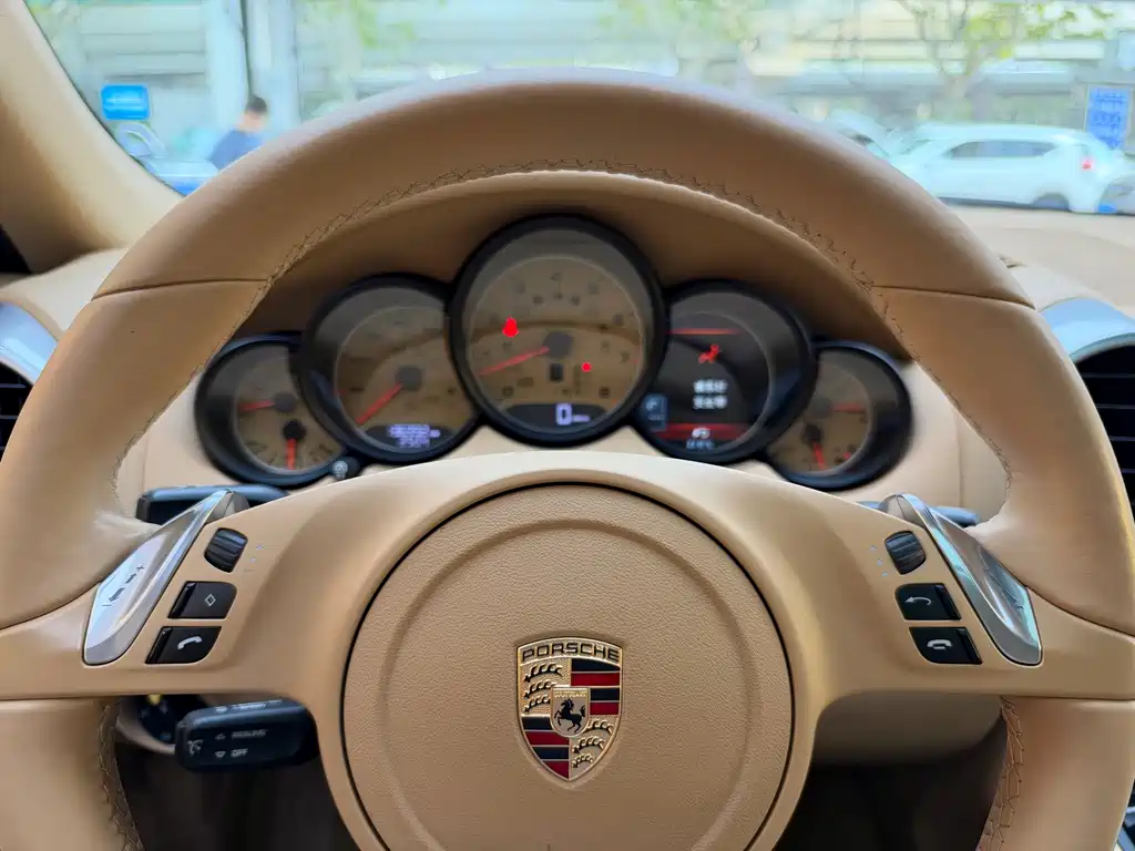 Porsche Cayenne — миниатюра 7