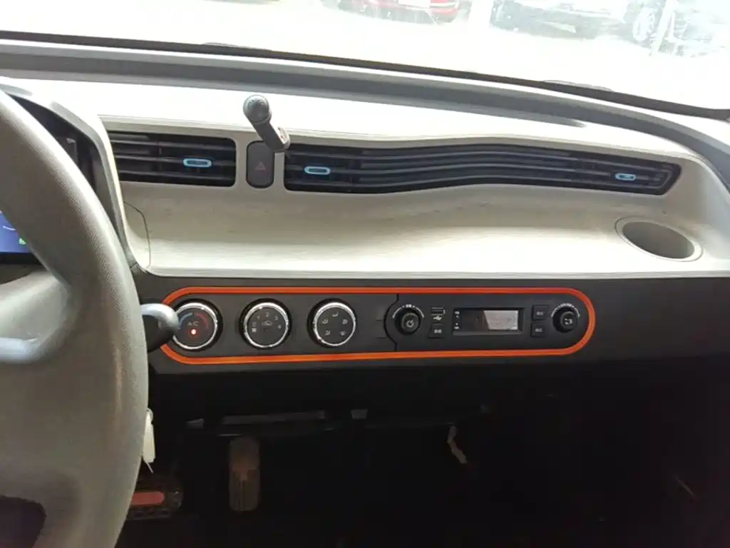 Wuling MINIEV — миниатюра 13